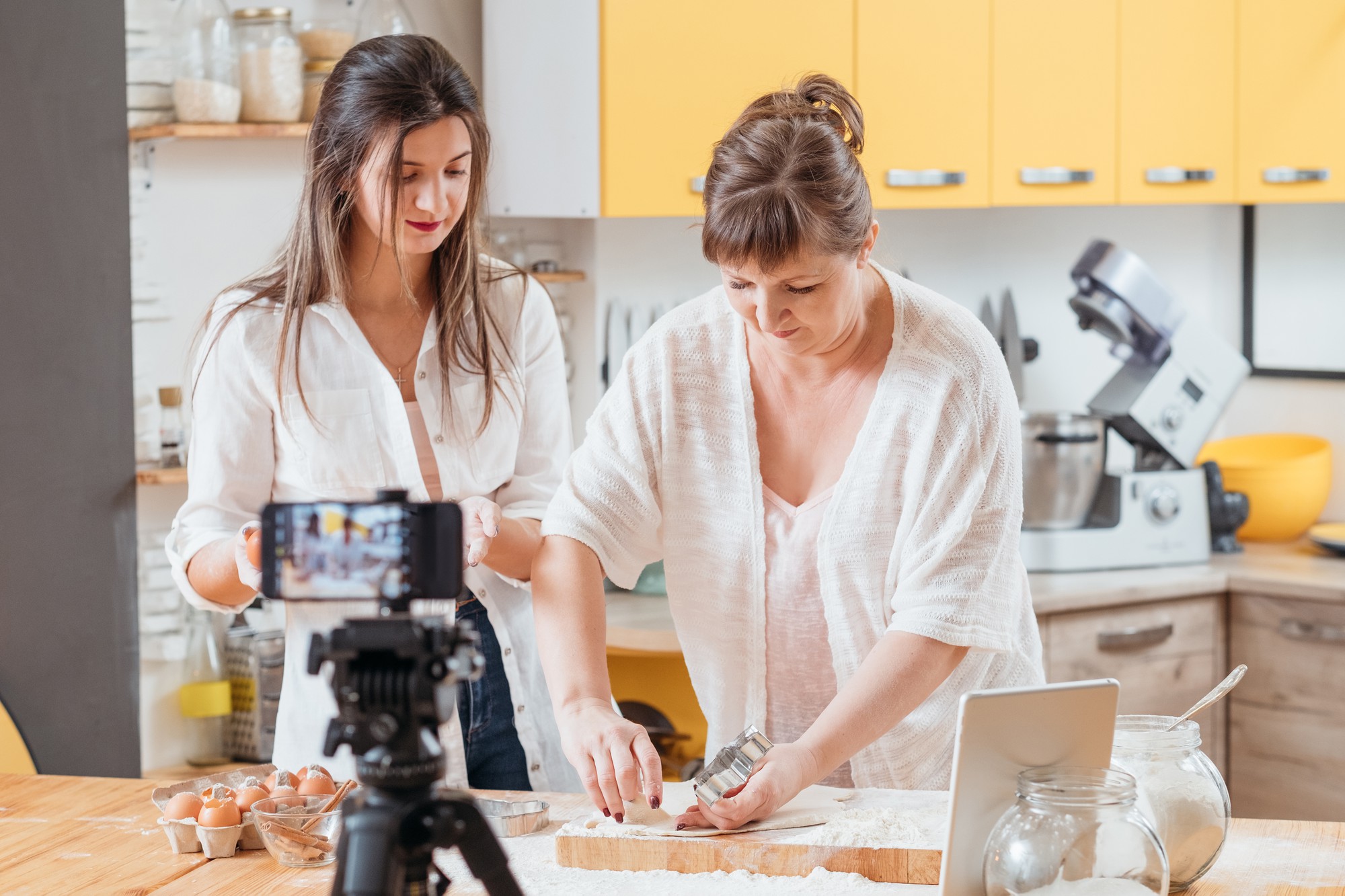 Students in an online live cooking workshop